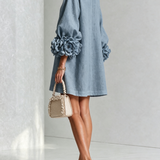 Vestido Mini Azul Pó Floral com Botões e Punhos Florais Marcantes