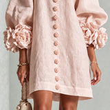 Vestido Mini de Botões Florais em Rosa com Punhos Florais Marcantes
