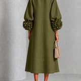Vestido Midi Botão Floral Verde Oliva com Punhos Florais Marcantes
