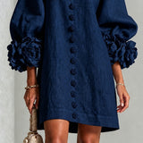 Vestido Mini de Botão com Decote em V e Flores em Azul Marinho com Punhos Florais Marcantes