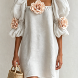 Vestido Mini Liso com Aplicação Floral em 3D e Decote Quadrado com Mangas Puff